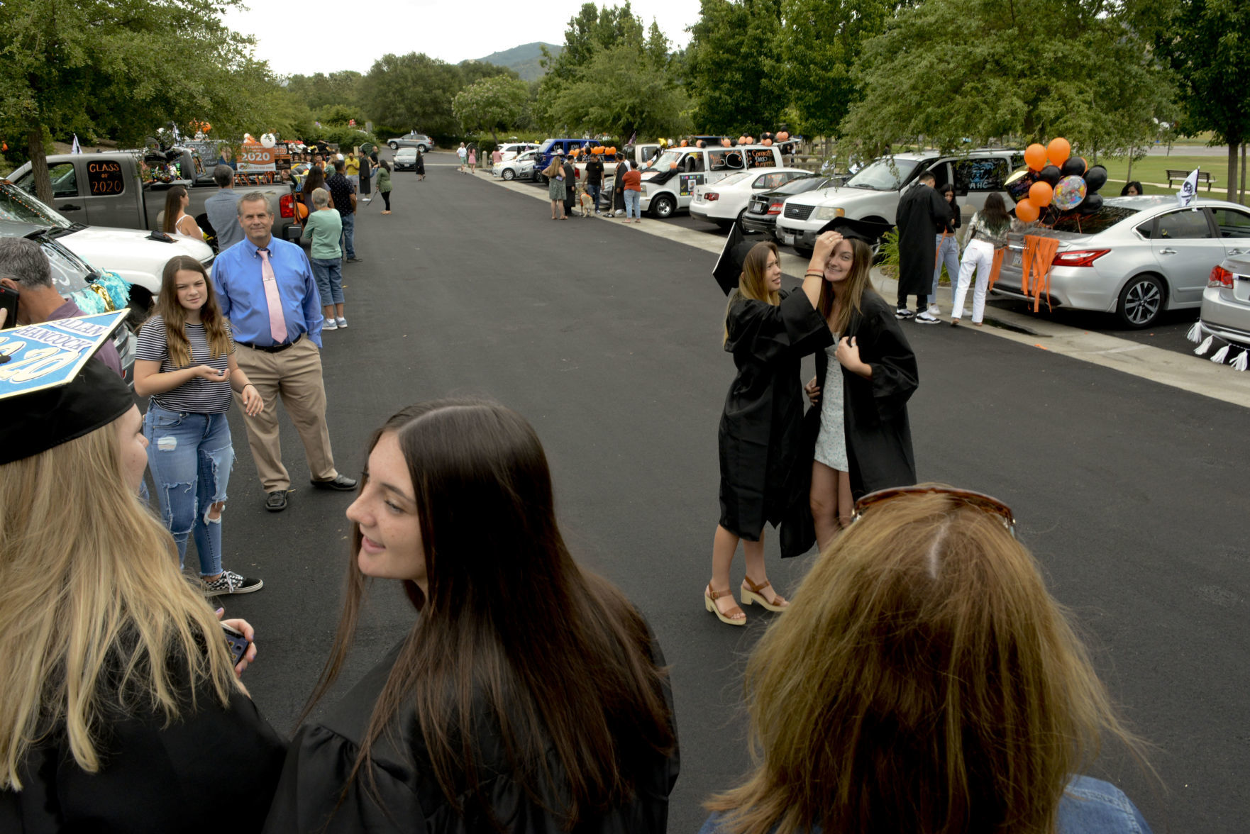 060520 SYVHS grad parade 23.jpg